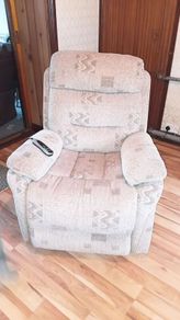 Arianna Lift & Rise Chair - Beige Fabric