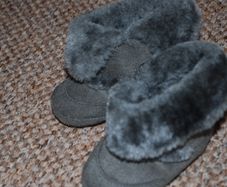 warm baby boots,12 to 18 months,good condition.