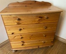 Pine Chest of Drawers