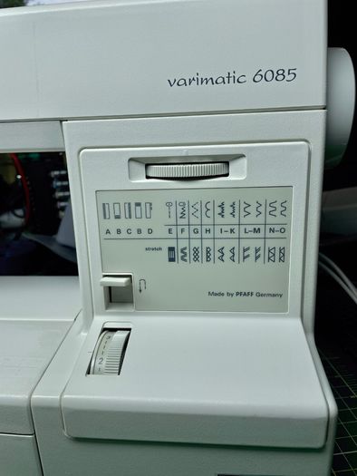PFAFF Varimatic 6085 Sewing Machine - Just Serviced - Like New!