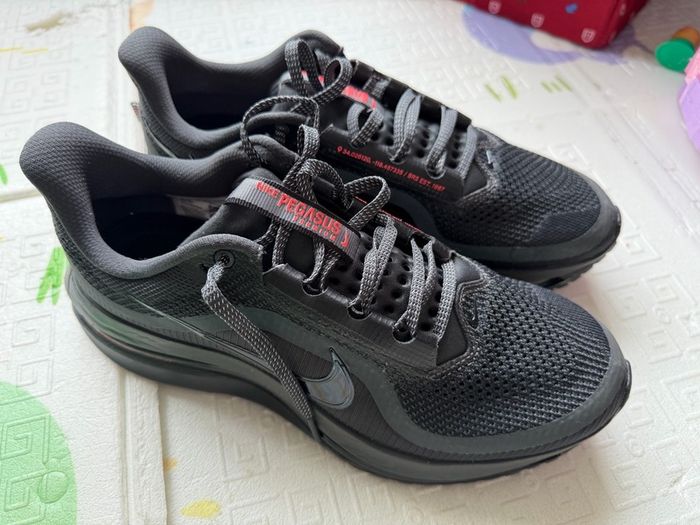 NIKE Mens Pegasus Premium Running Shoes