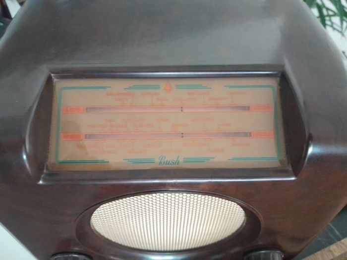 Vintage Bush DAC90A Bakelite Radio 1950
