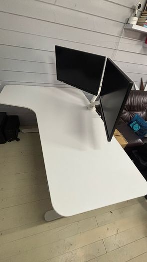 L Shape electric desk + 2 screens and swing arm