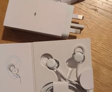 New Genuine Google Pixel USB-C Earbuds & Fast Charger Bundle