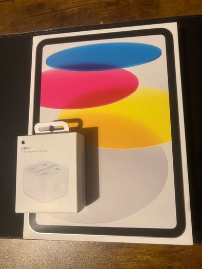 Apple iPad + charger