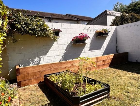 Raised Sleepers Garden Bed / Heavy Duty Retaining Wall