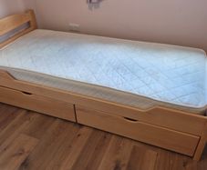Single wooden bed frame with storage drawers ( mattress free if needed)