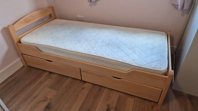 Single wooden bed frame with storage drawers ( mattress free if needed)