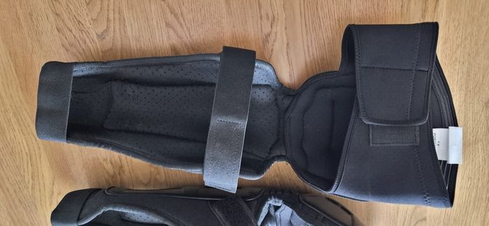 Raven Knee guards