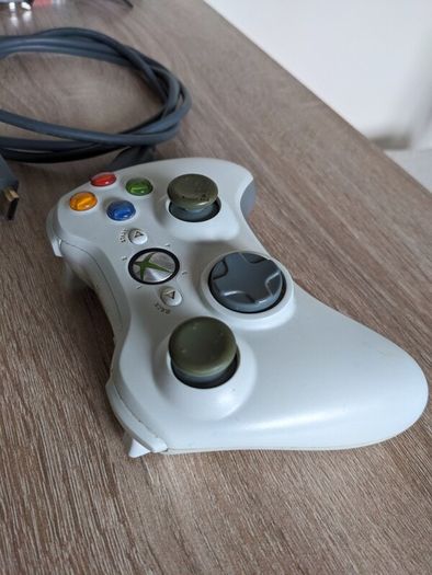 Xbox 360 console with controller