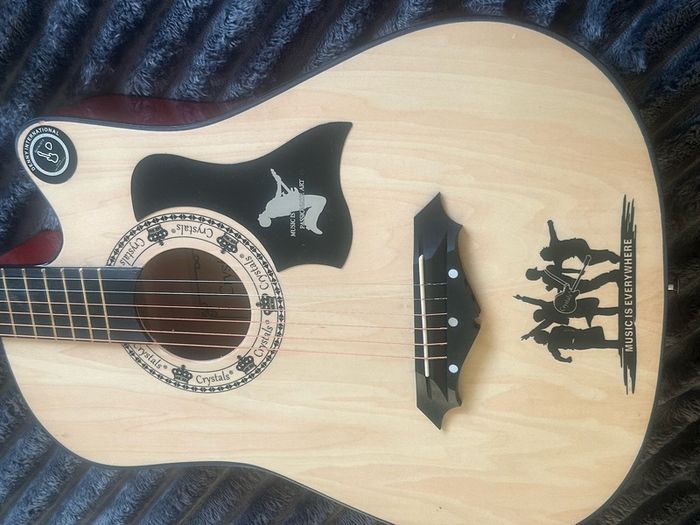 6 string acoustic guitar