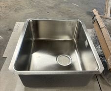 Undermounted sinks