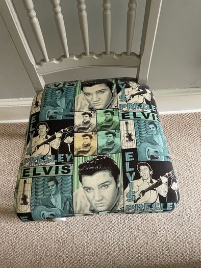 Elvis upholstered chair