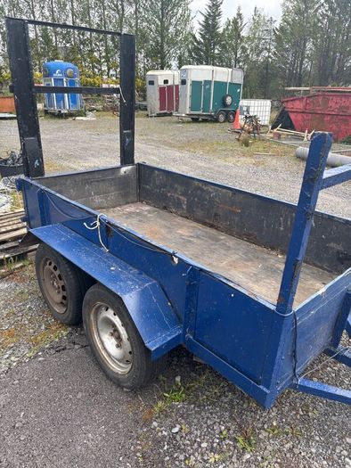 Trucks,Trailers garage equipment