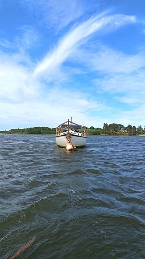 32 FT sailing boat 4 sleeper