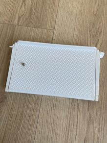 Spyder adjustable screen shelf