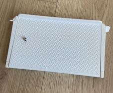 Spyder adjustable screen shelf