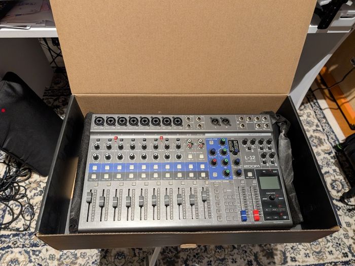 ZOOM LiveTrak L12 (1st edition)