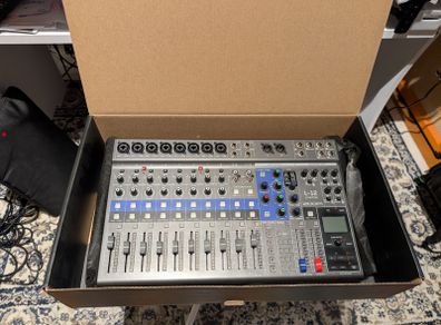 ZOOM LiveTrak L12 (1st edition)