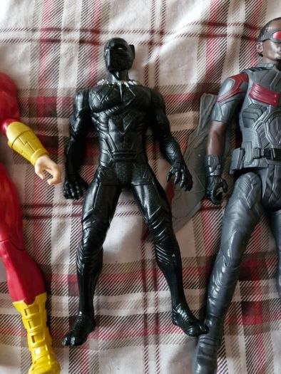 Superhero/villain figures,5 in total