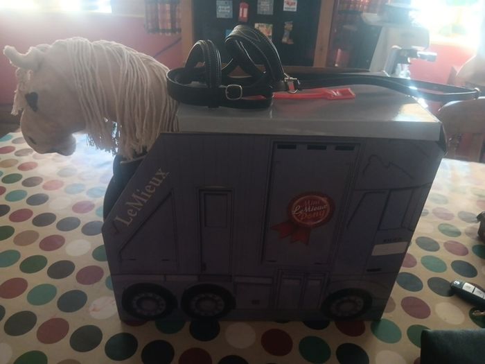 toy horse