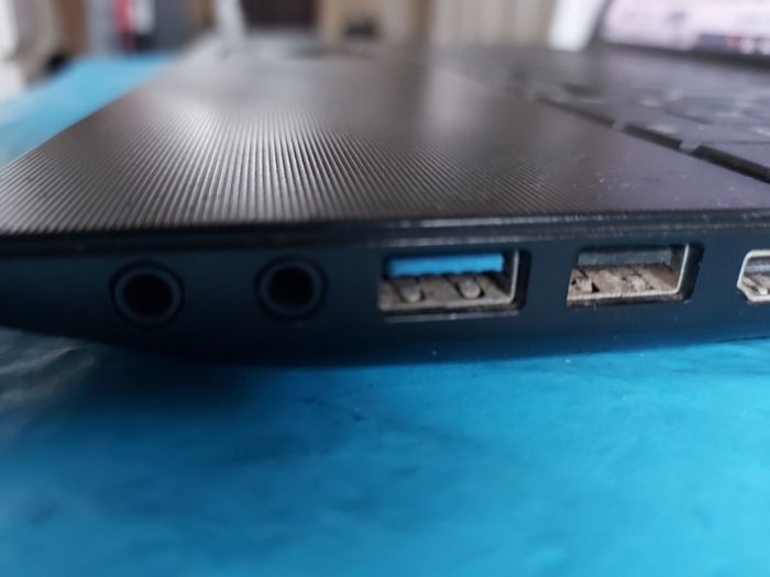 Toshiba Satellite Model C50-A-16C, Intel Pentium CPU B960, 2.2 GHz, 6GB Ram, 1 Terrabyte HDD, Microsoft Edge, Chrome, and VLC
