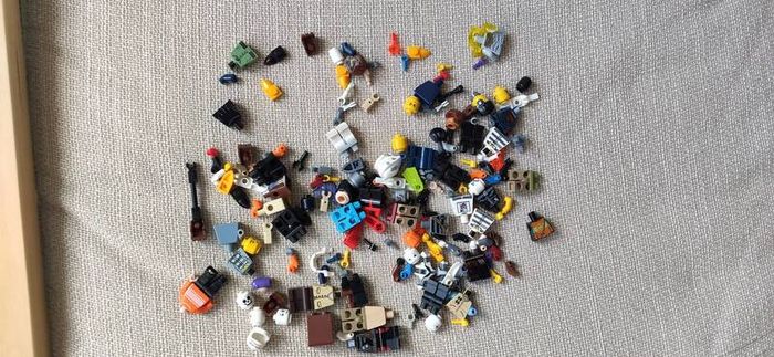 LEGO Collection (2011-2018) Mixed Figures & Bricks, Blue Ninjago NRG Zane figure with his spinner.