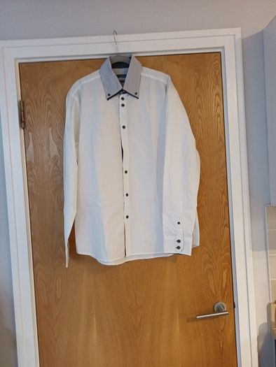 Dunnes  Stores Finest Quality  White Shirt.   S. Large. New - No Tag.
