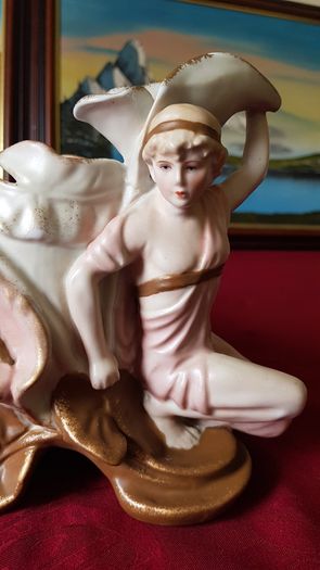 Circa 1897-1906 Collector's Piece Antique  Ernst Wahliss Depose EW Turn Wien Large Porcelain Centerpiece Vase / Jardiniere  Made In Austria