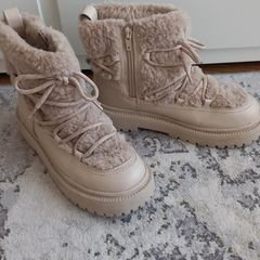Girls boots