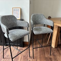 bar stool