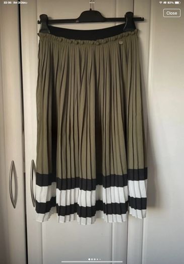 midi skirt Bnwt khaki pleated skirt small