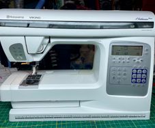 Huskvarna Viking Platinum Plus Sewing/Embroidery Machine - Serviced - Excellent condition - Large throat for those bigger projects