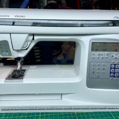Huskvarna Viking Platinum Plus Sewing/Embroidery Machine - Serviced - Excellent condition - Large throat for those bigger projects