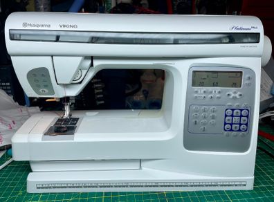 Huskvarna Viking Platinum Plus Sewing/Embroidery Machine - Serviced - Excellent condition - Large throat for those bigger projects