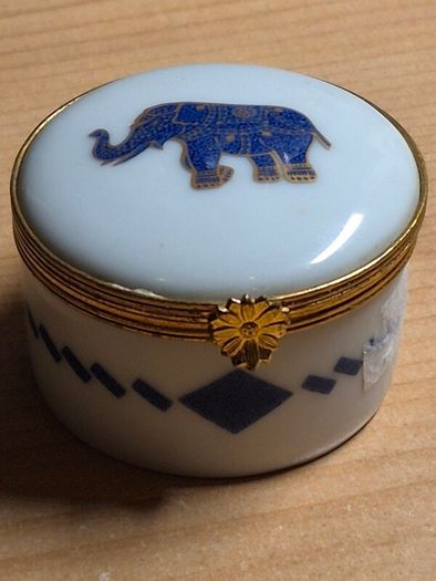 Vintage Limoges Castel Porcelain Pill Box