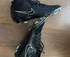 Soccer football trainers size 6