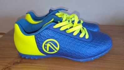O'Neills Size 5 Astro Boots.