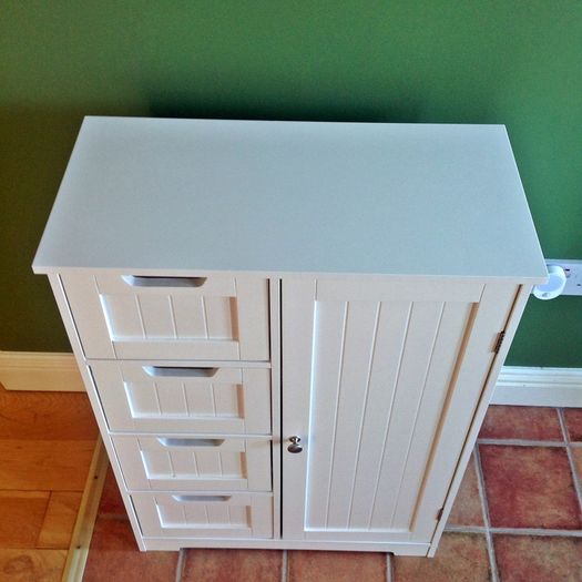 Bathroom cabinet like new.