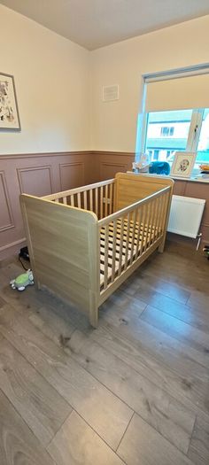 Baby Crib And Matching Drawers