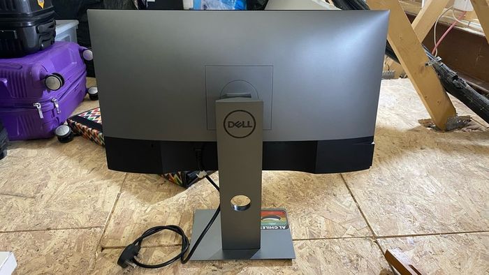 Monitor Dell 24 inches model 2421HE