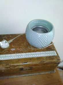 Yankee candle wax warmer .
