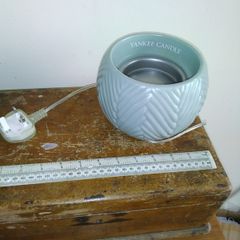 Yankee candle wax warmer .