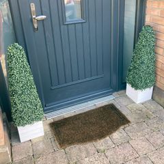 Artificial boxwood pyramids