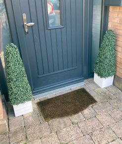 Artificial boxwood pyramids