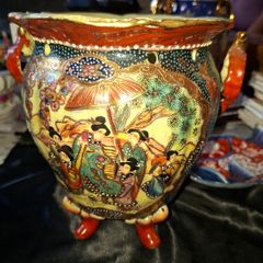 Beautiful Vintage Chinese Satsuma Style Footed Planter Moriage Geisha Cachepot Jardiniere,. Add a touch of classic Hollywood Regency flair to your home