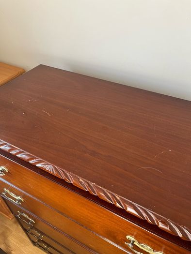 chest of drawers