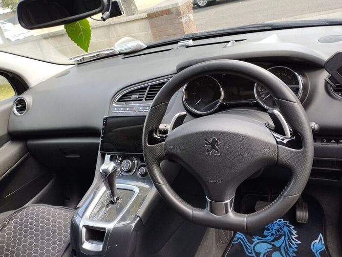 Peugeot 5008 2011
