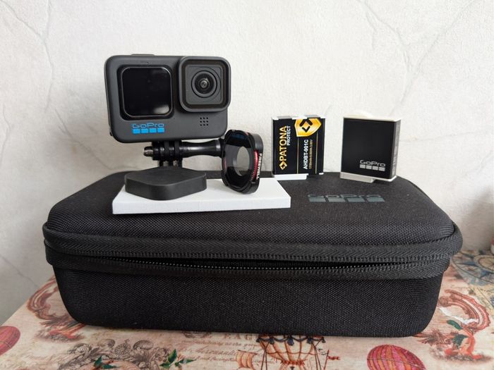 GoPro HERO11 Black 5.3K + Extras (2 Batteries, CPL Filter, Mounts)