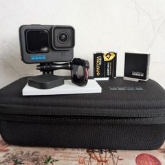 GoPro HERO11 Black 5.3K + Extras (2 Batteries, CPL Filter, Mounts)